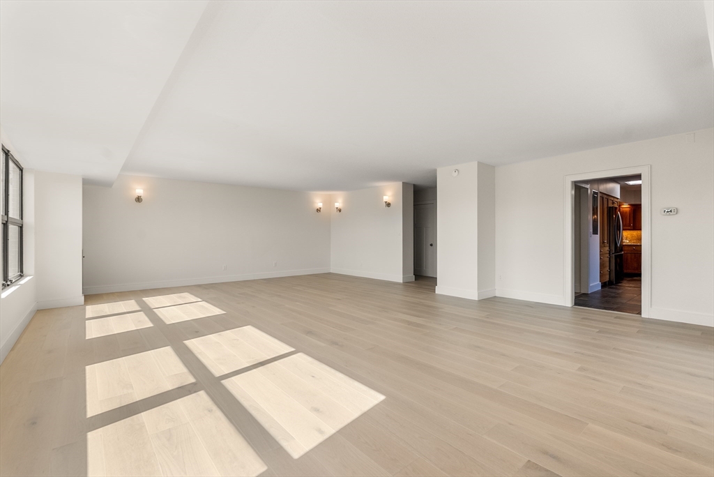 30 Stearns Rd Unit: PHB