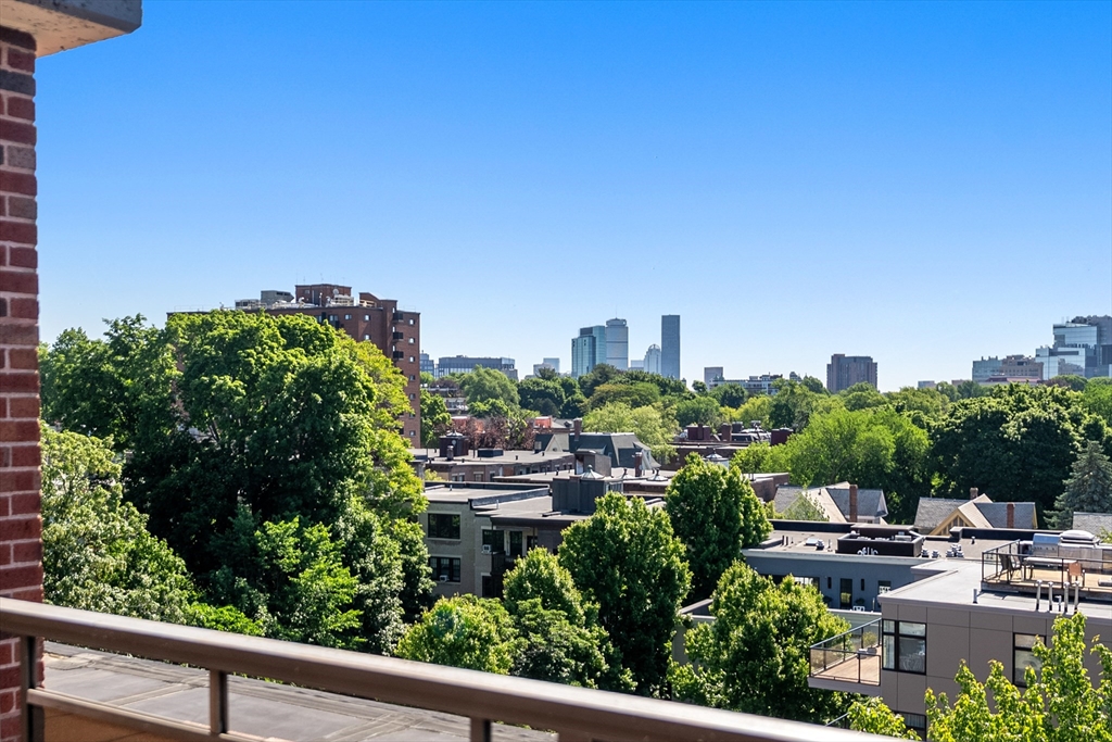 30 Stearns Rd Unit: PHB