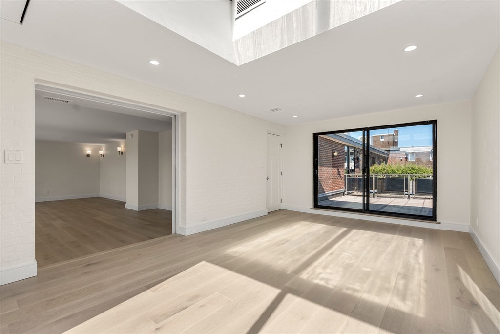 30 Stearns Rd Unit: PHB