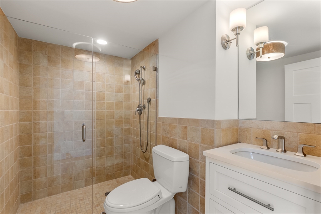 30 Stearns Rd Unit: PHB
