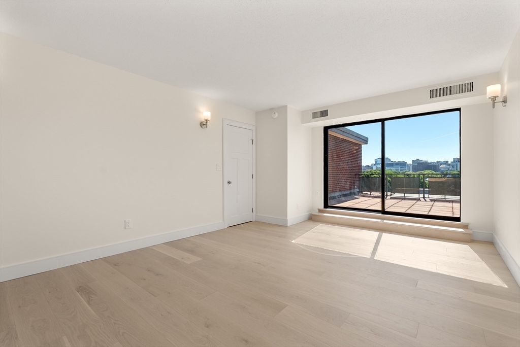 30 Stearns Rd Unit: PHB