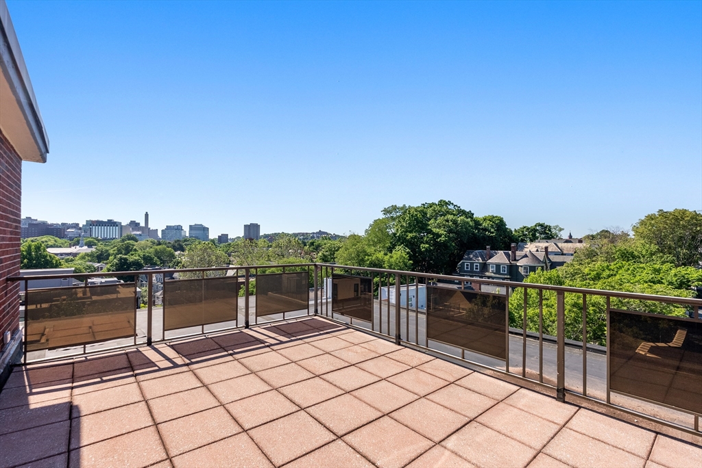30 Stearns Rd Unit: PHB