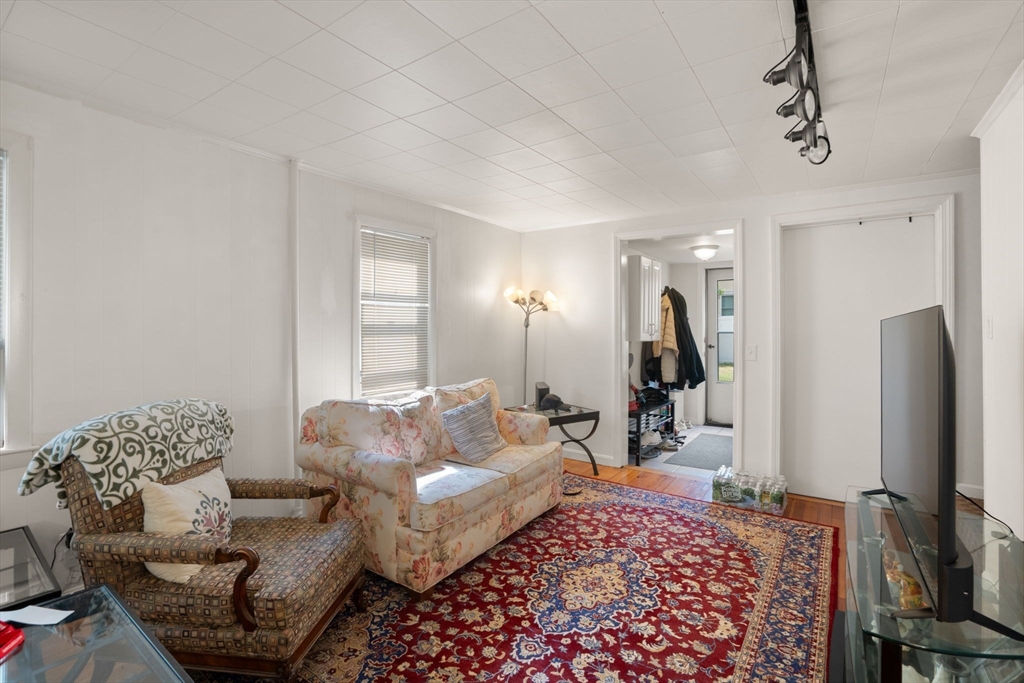 35 Middle St