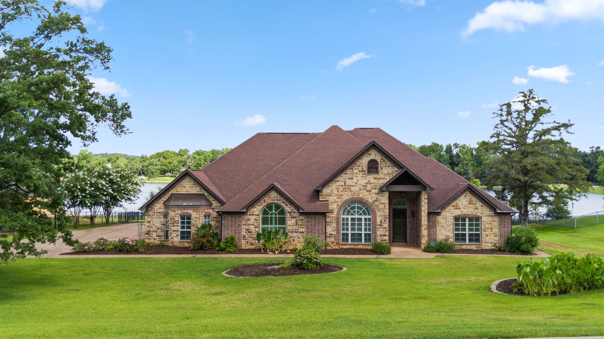 105 Lake Lou Ella Drive