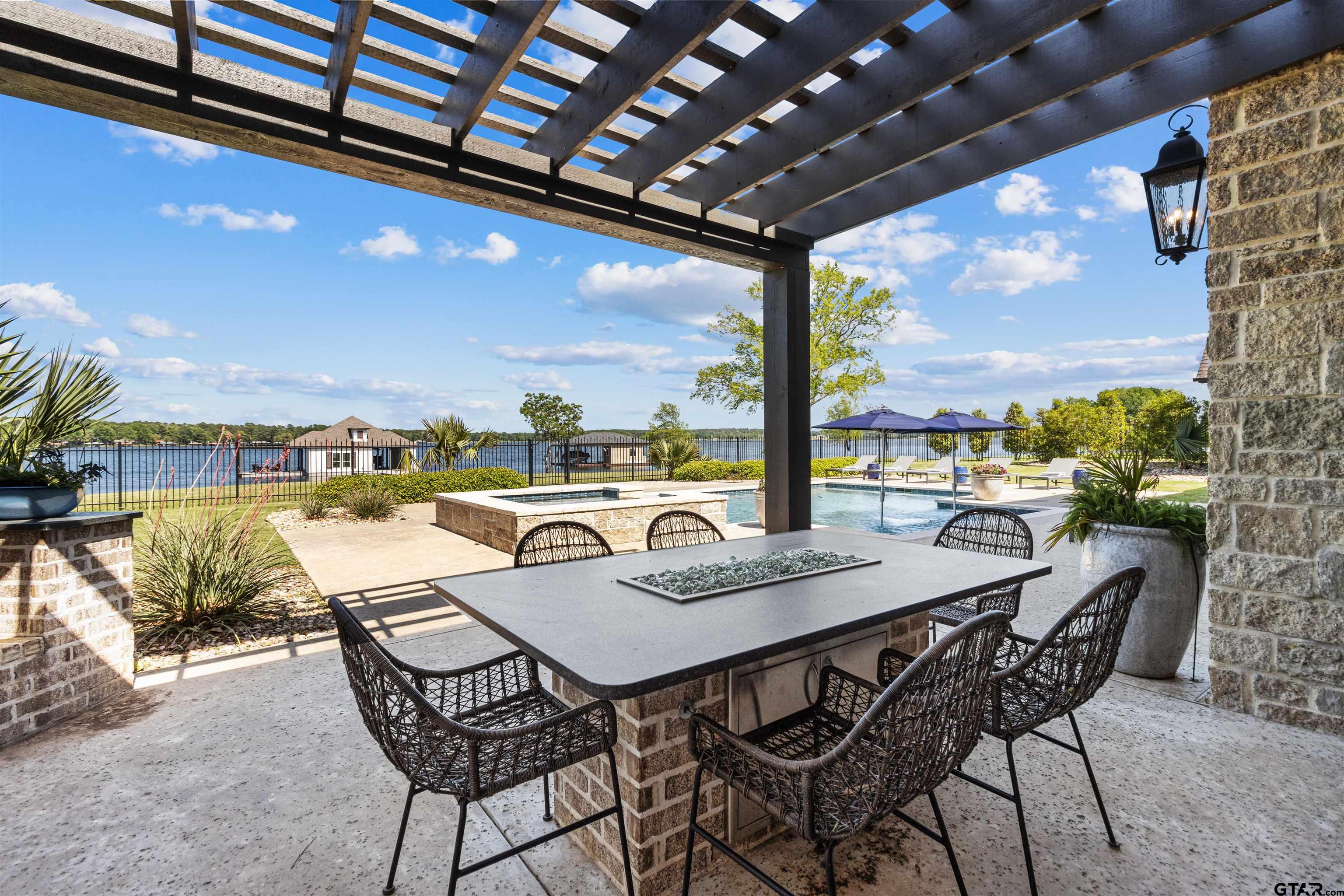 10701 Windrock