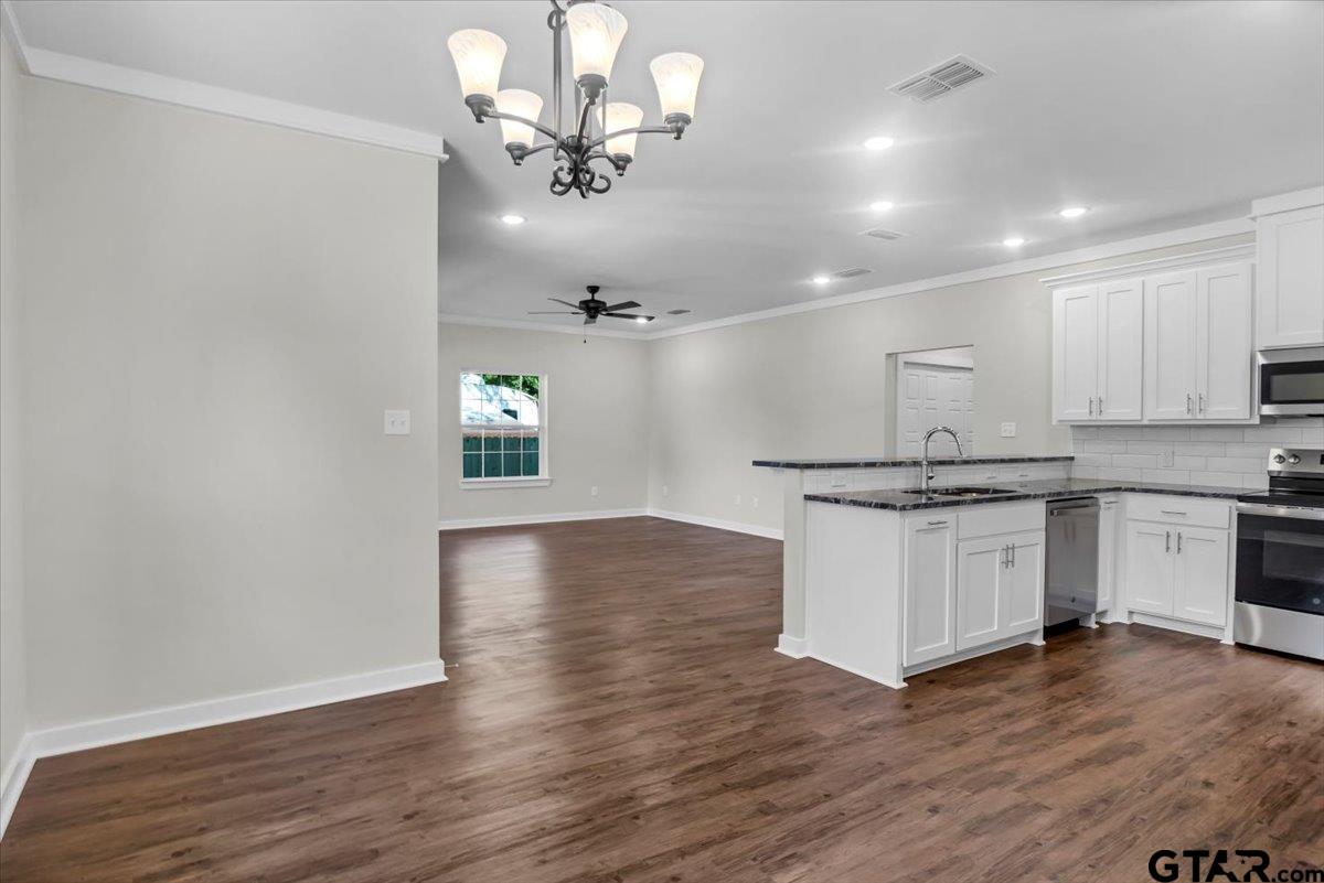 2377 Ridgley Dr