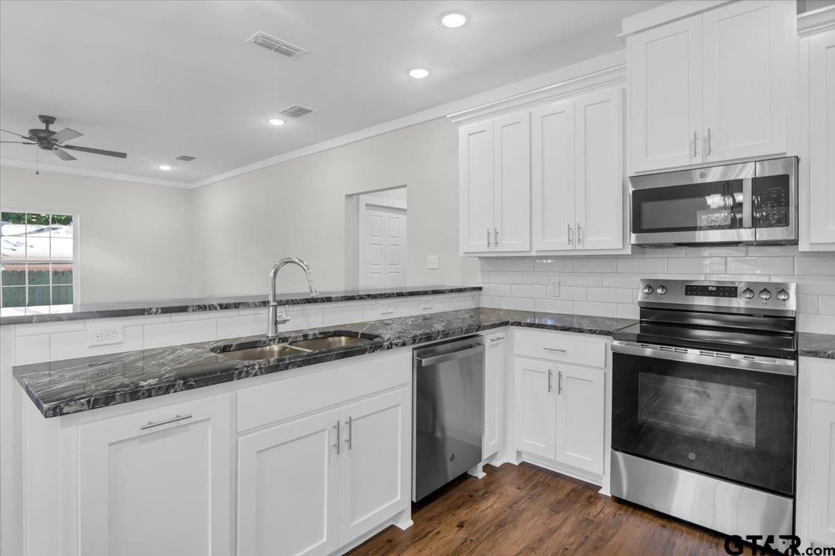 2377 Ridgley Dr