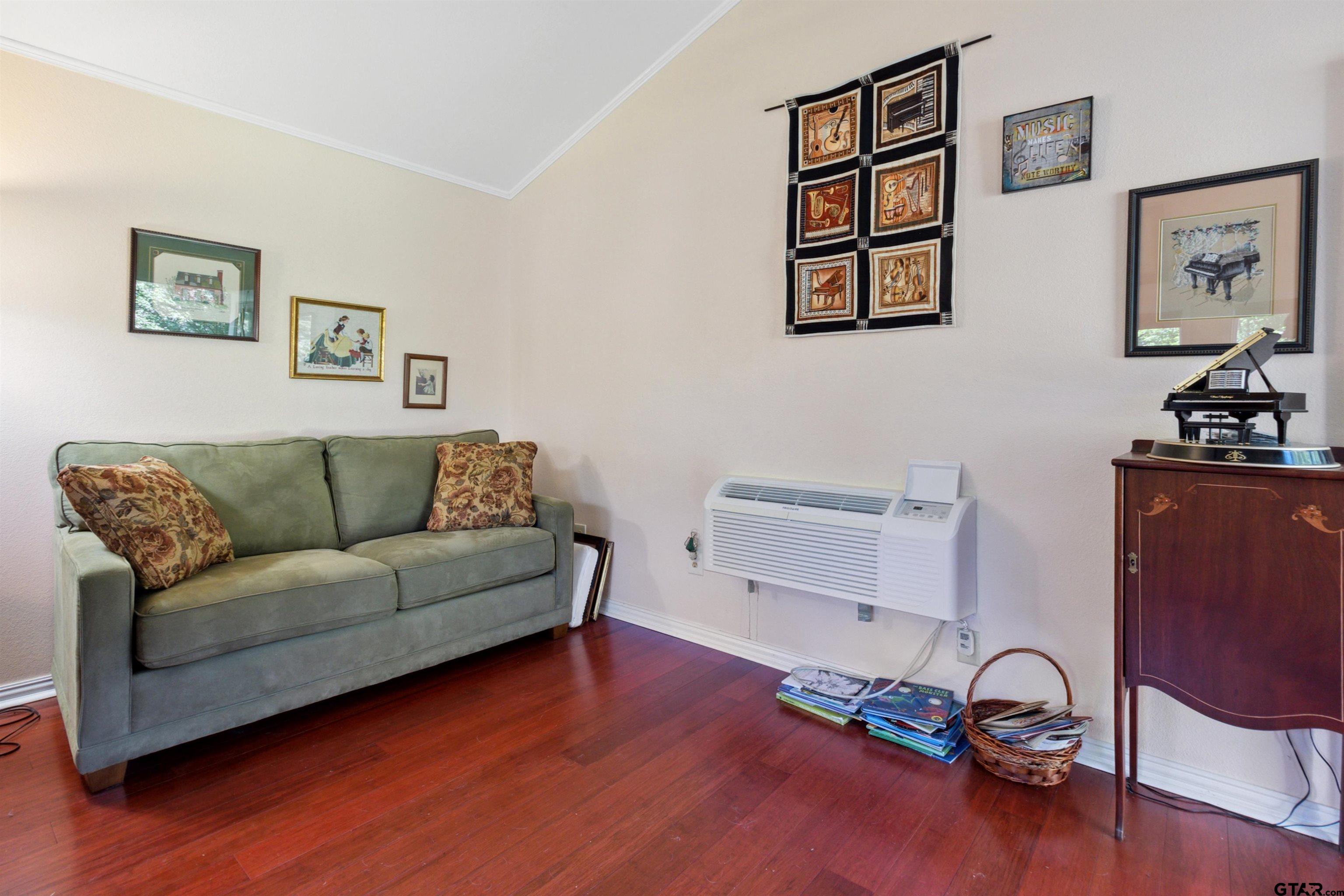 20009 SOUTHSIDE CIR