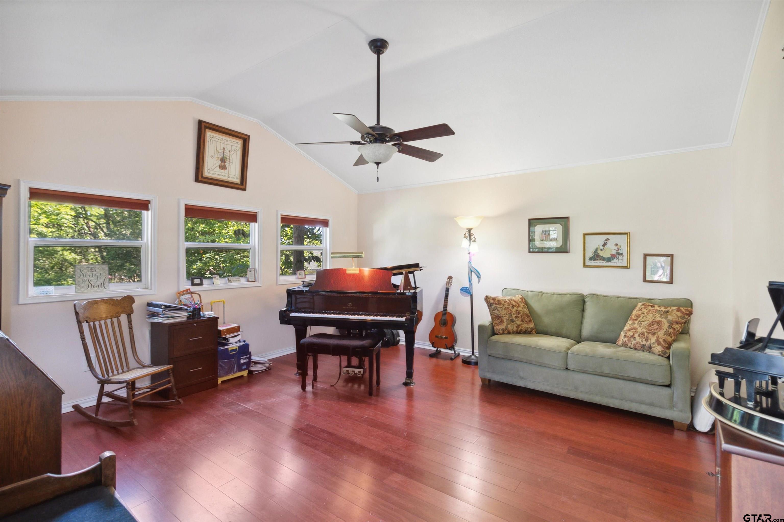 20009 SOUTHSIDE CIR