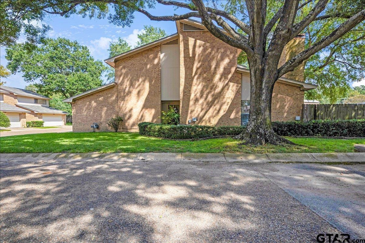 2501 VILLA CT