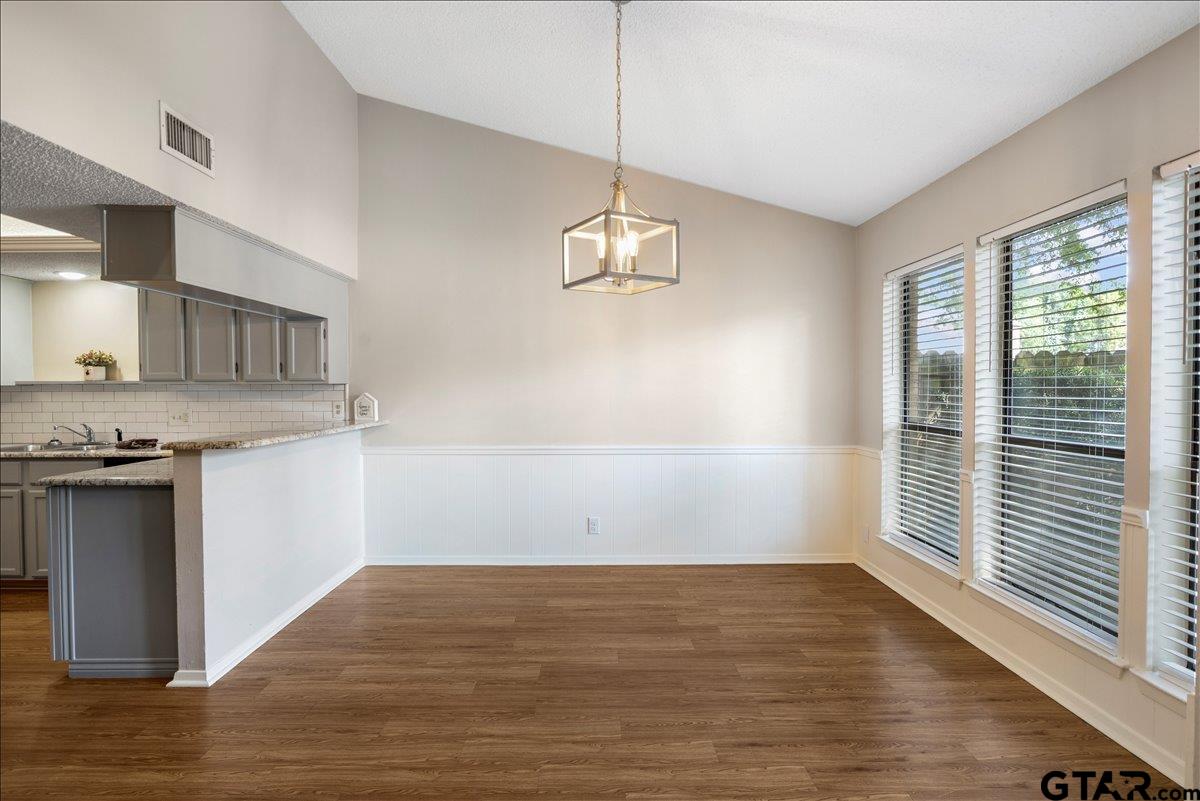 2501 VILLA CT