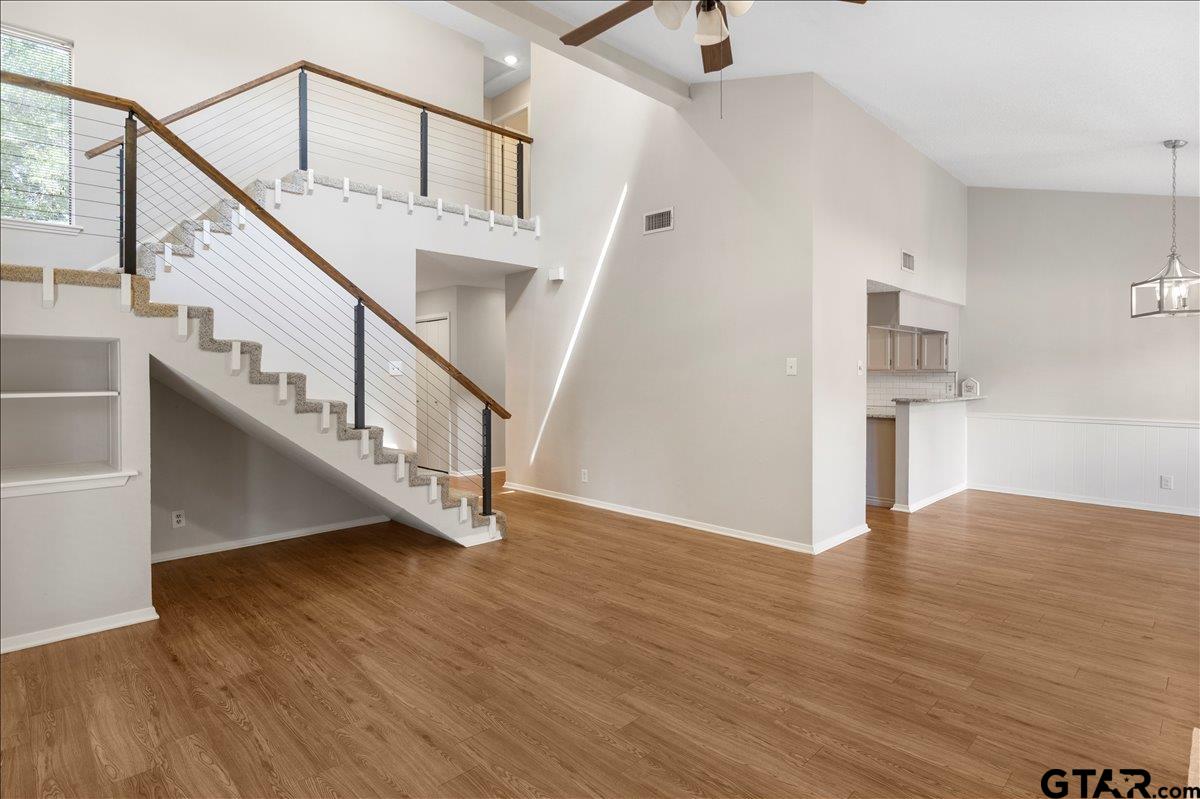 2501 VILLA CT