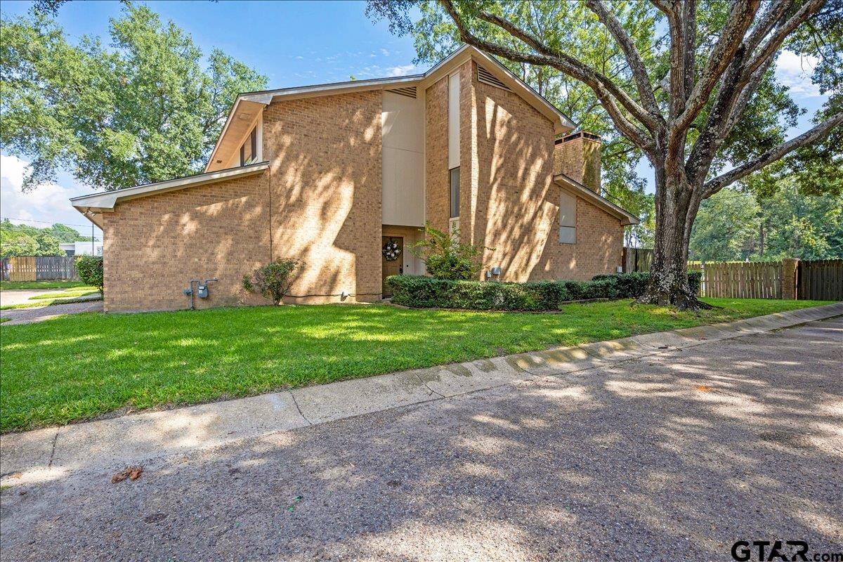2501 VILLA CT