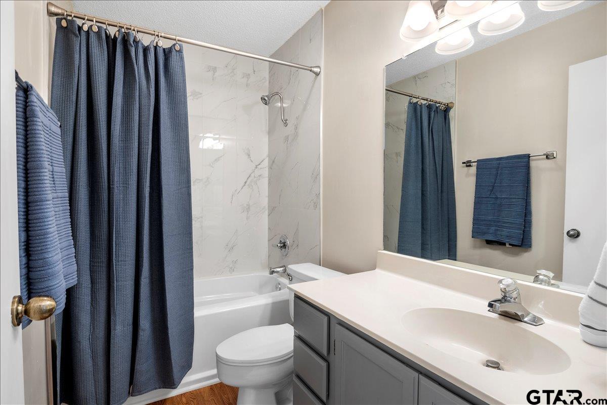 2501 VILLA CT