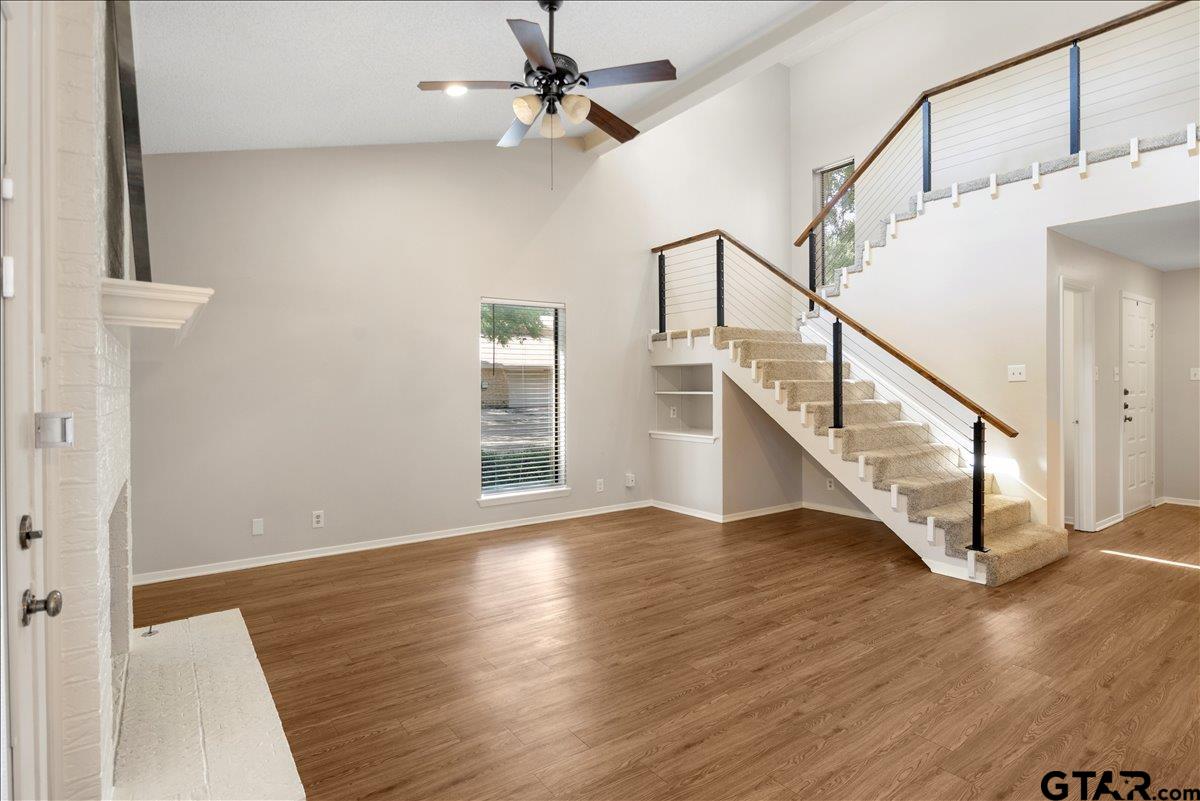 2501 VILLA CT