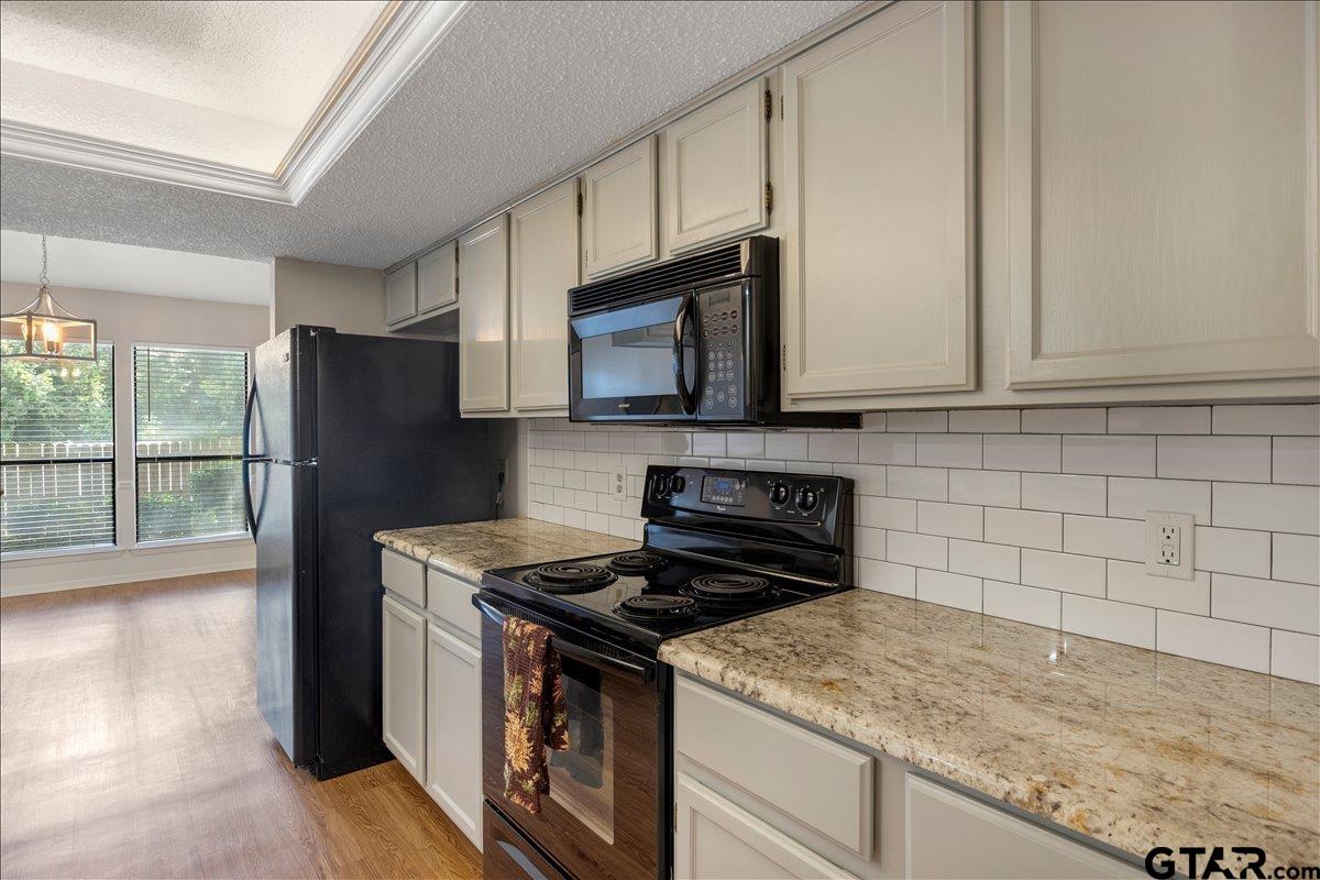 2501 VILLA CT