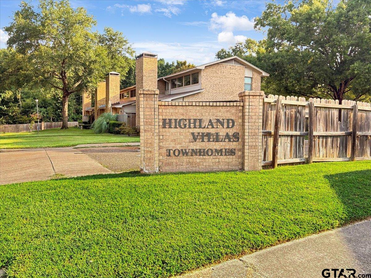 2501 VILLA CT