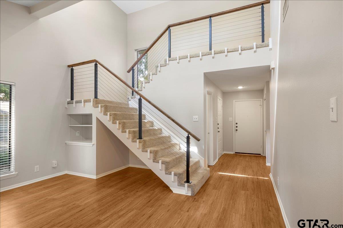 2501 VILLA CT