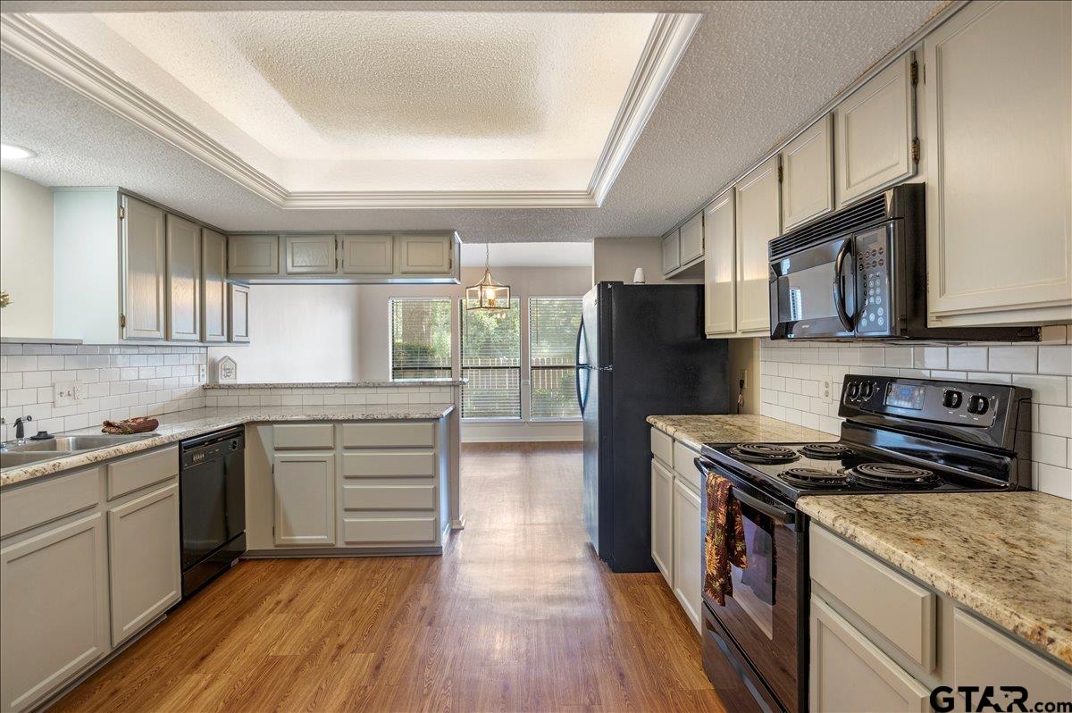 2501 VILLA CT