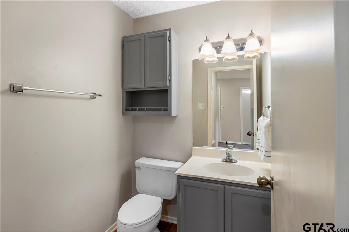 2501 VILLA CT