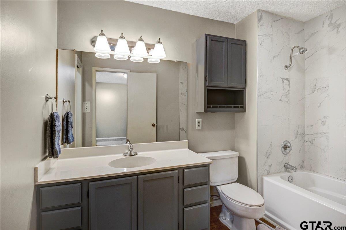 2501 VILLA CT