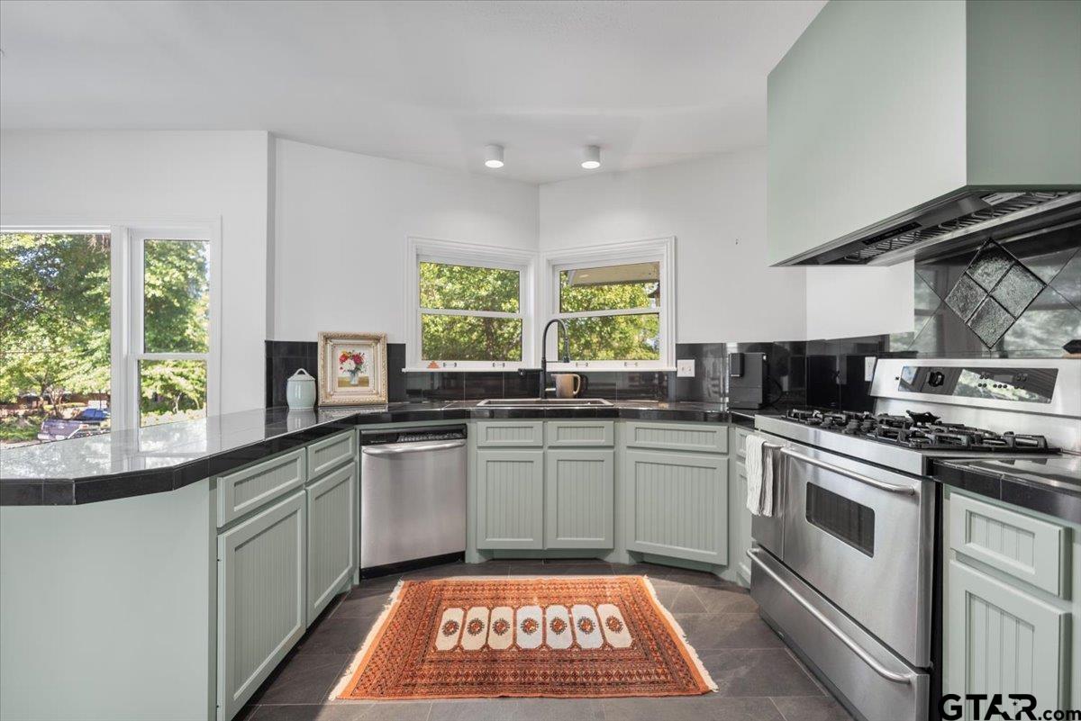 1420 Donnybrook