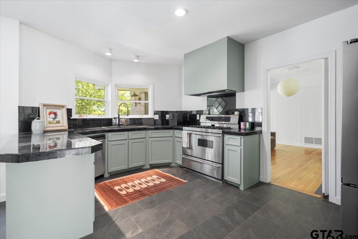 1420 Donnybrook