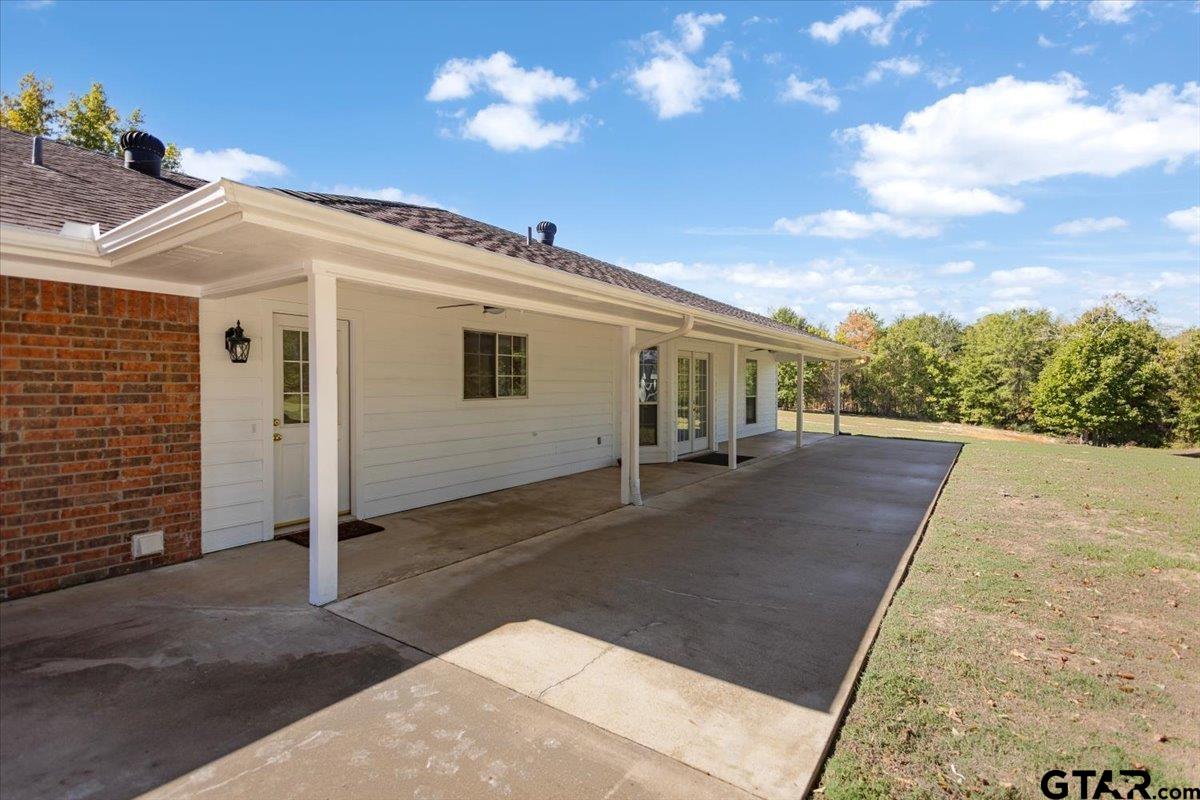 154 Private Road 1048