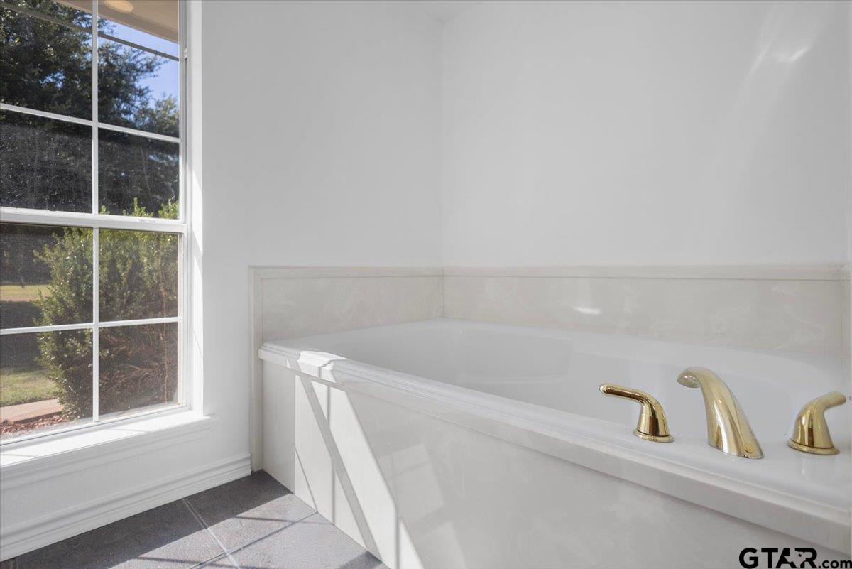 154 Private Road 1048