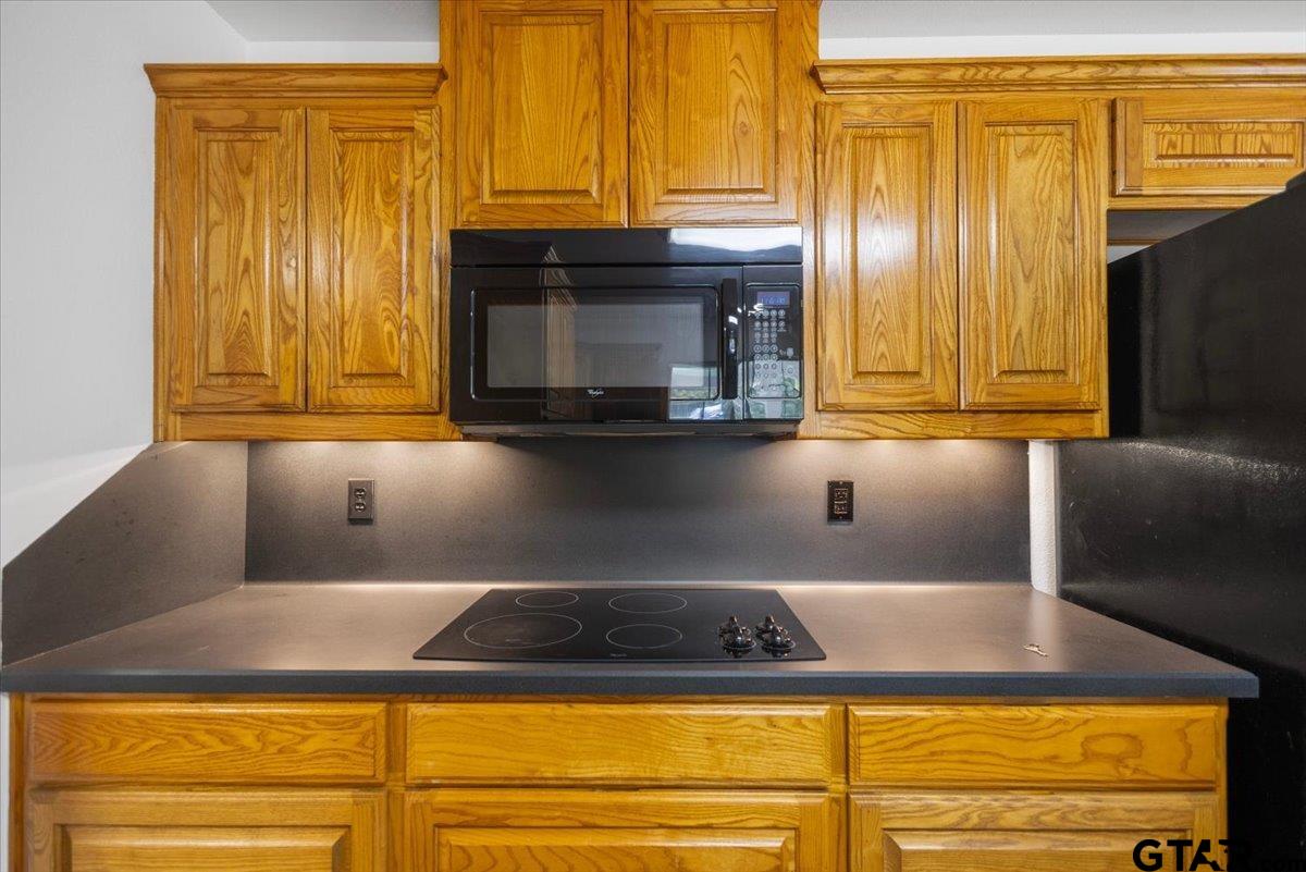154 Private Road 1048