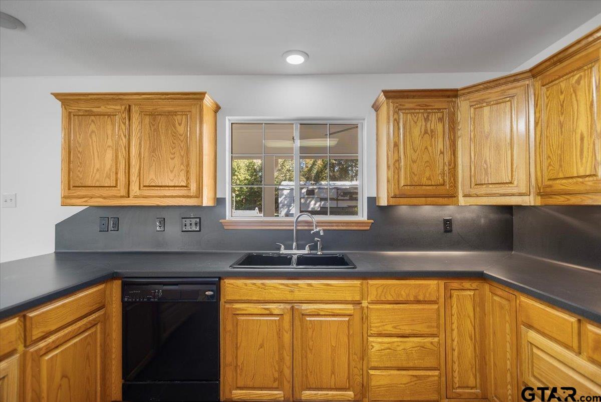 154 Private Road 1048