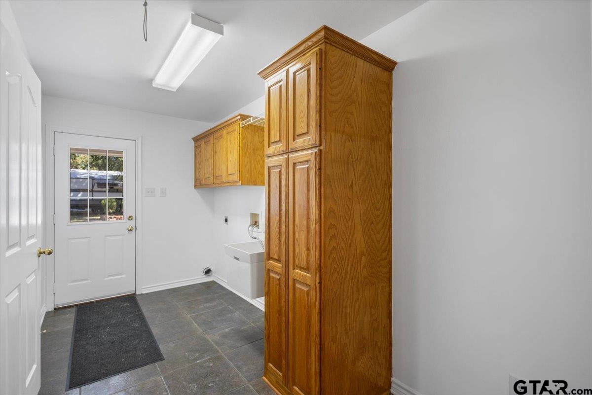 154 Private Road 1048