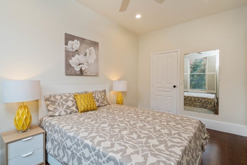 320 Commonwealth Ave # 21