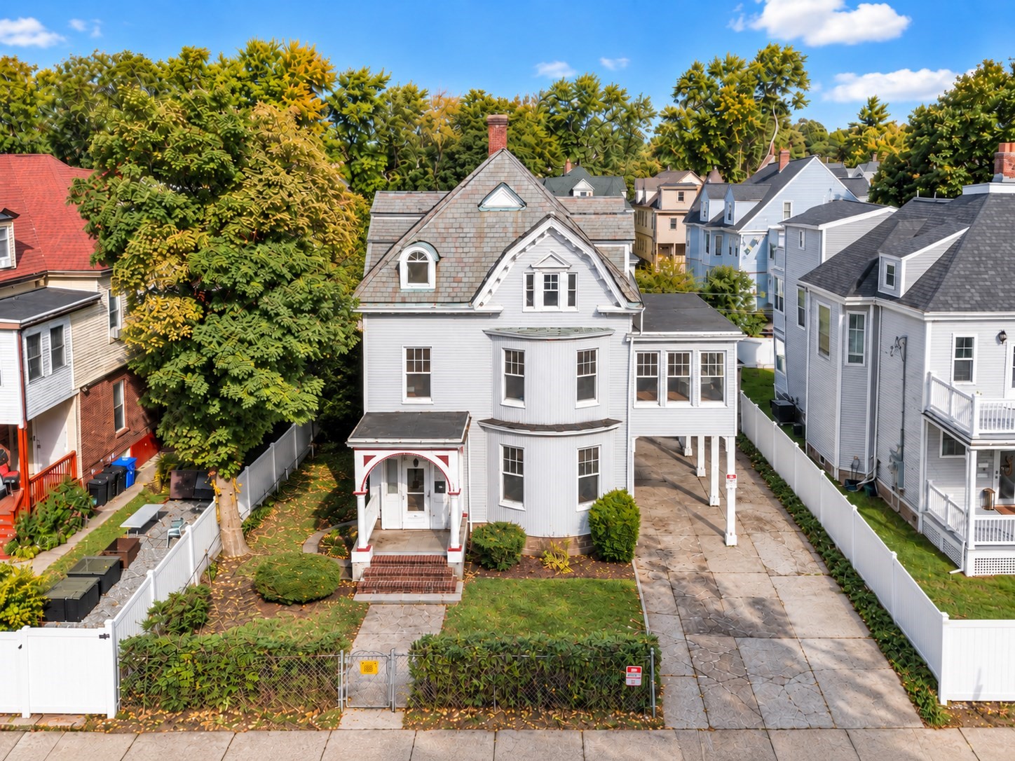 26 Lawrence Ave