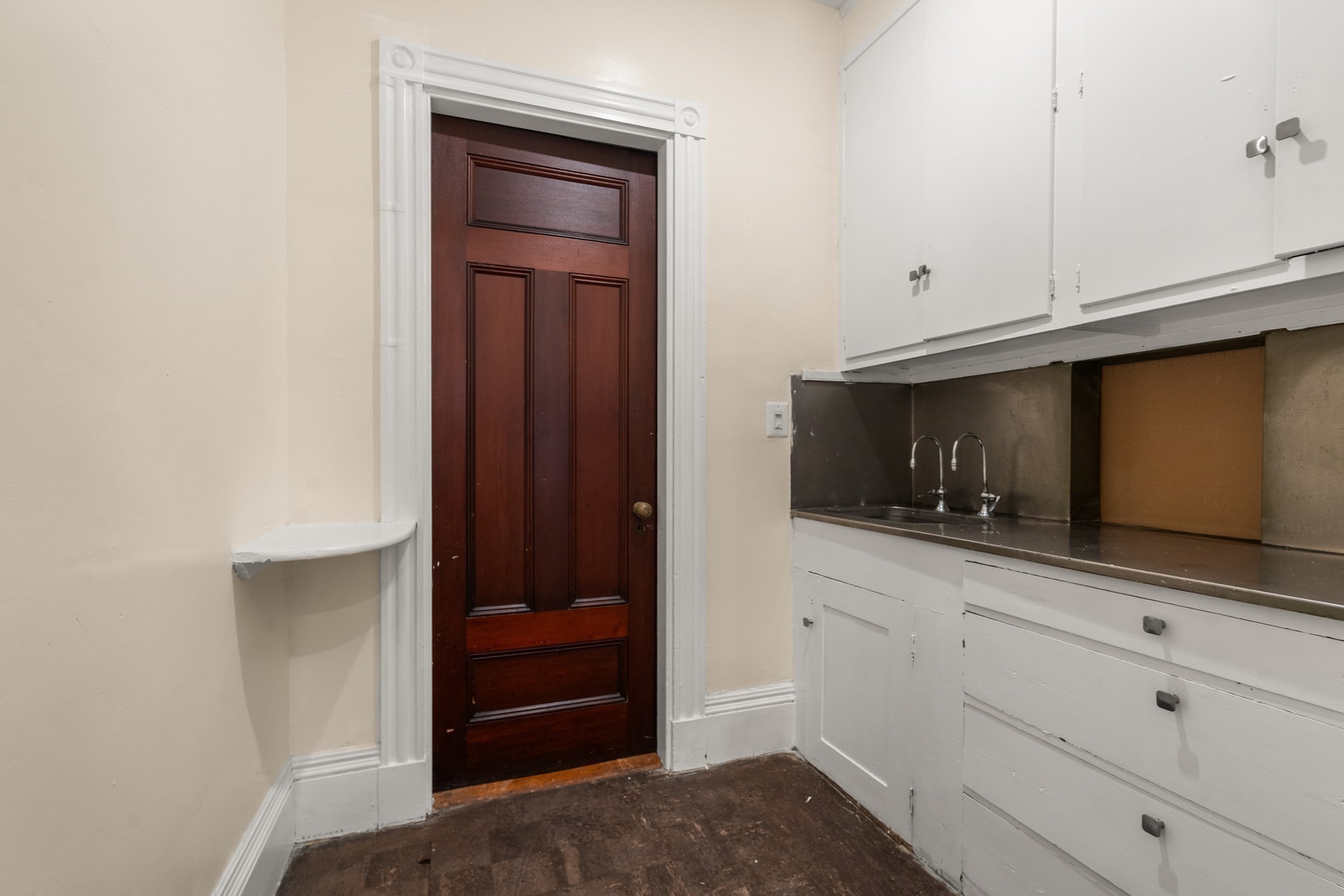 26 Lawrence Ave