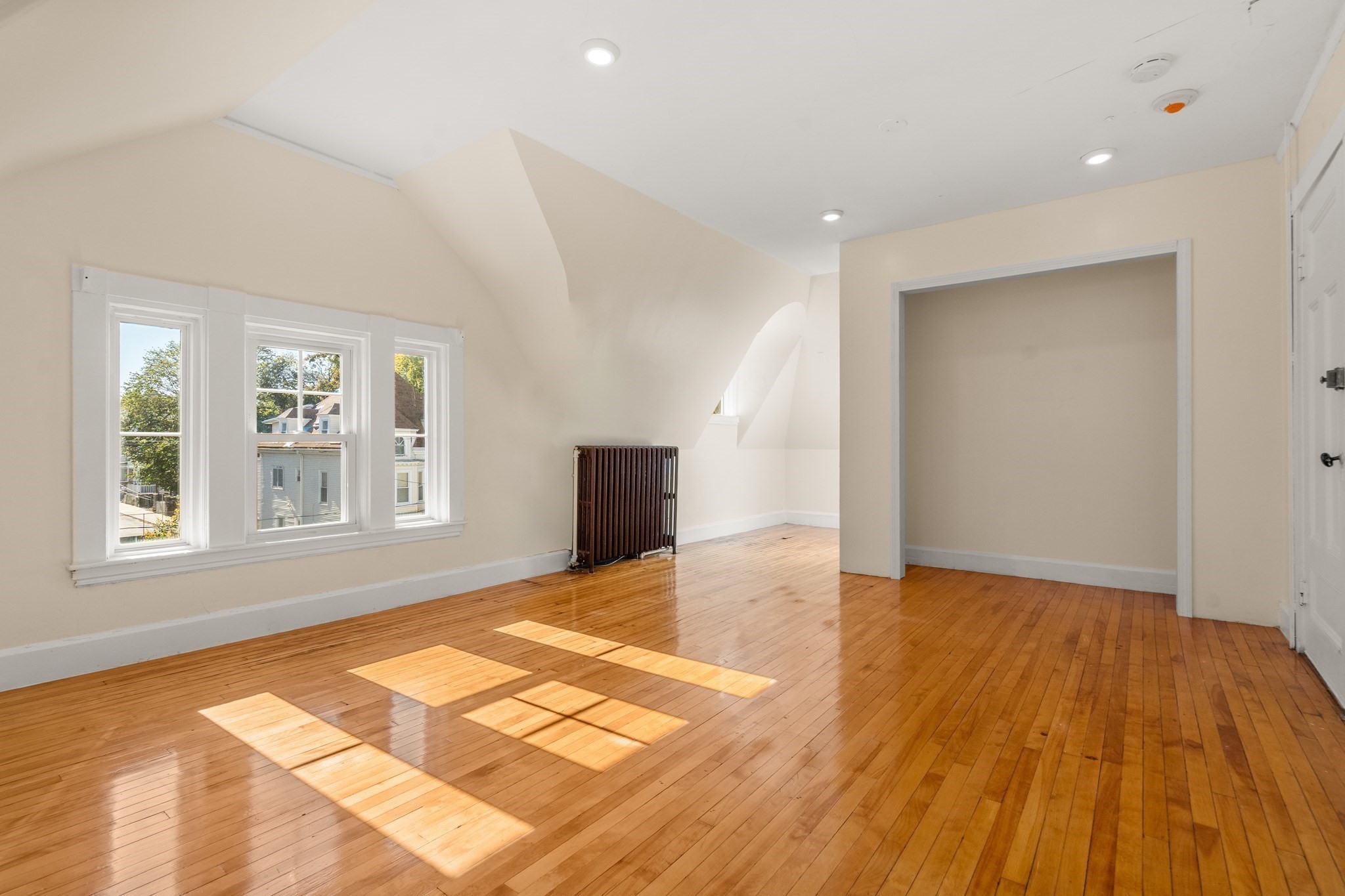 26 Lawrence Ave