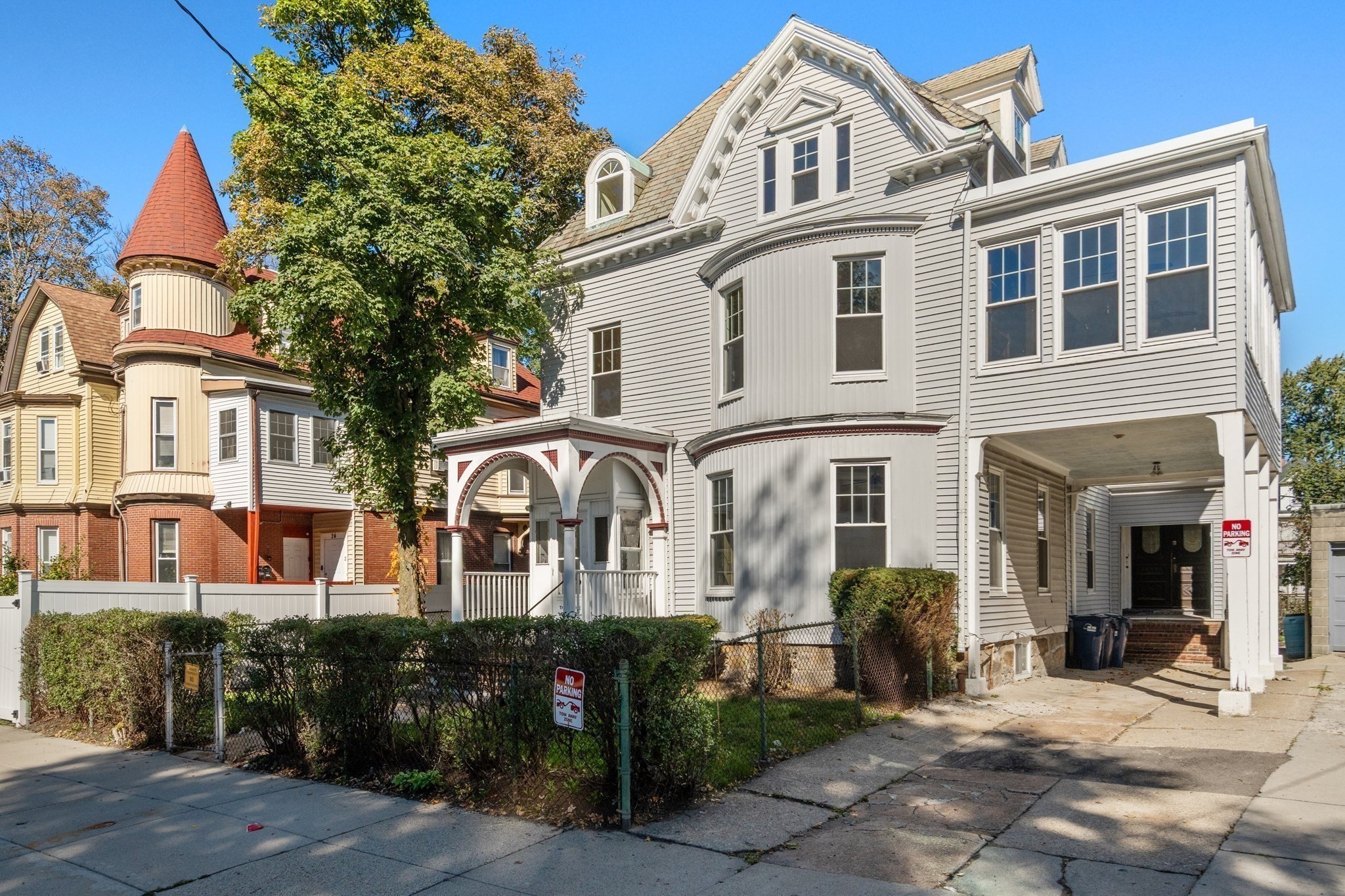 26 Lawrence Ave