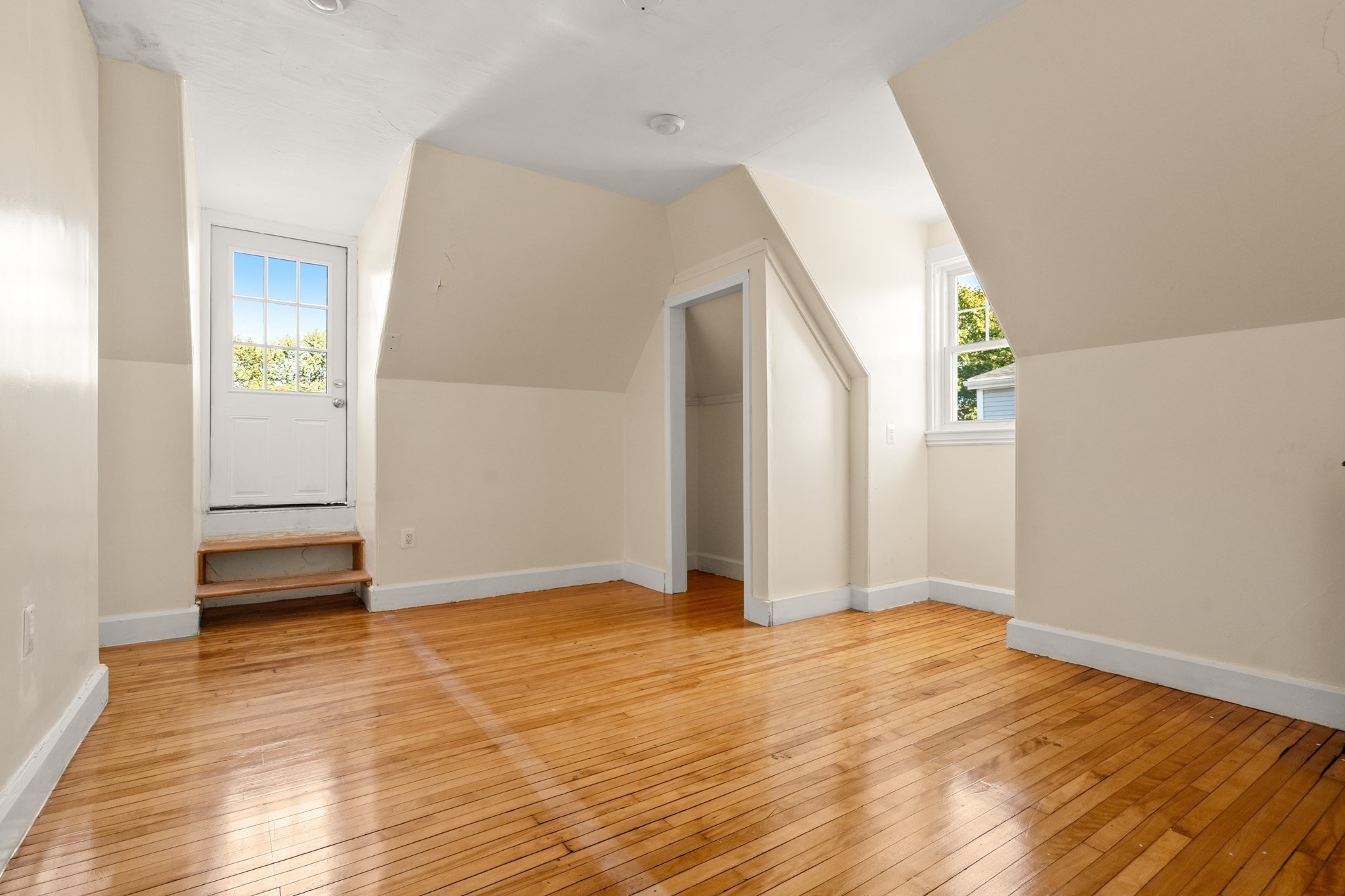 26 Lawrence Ave