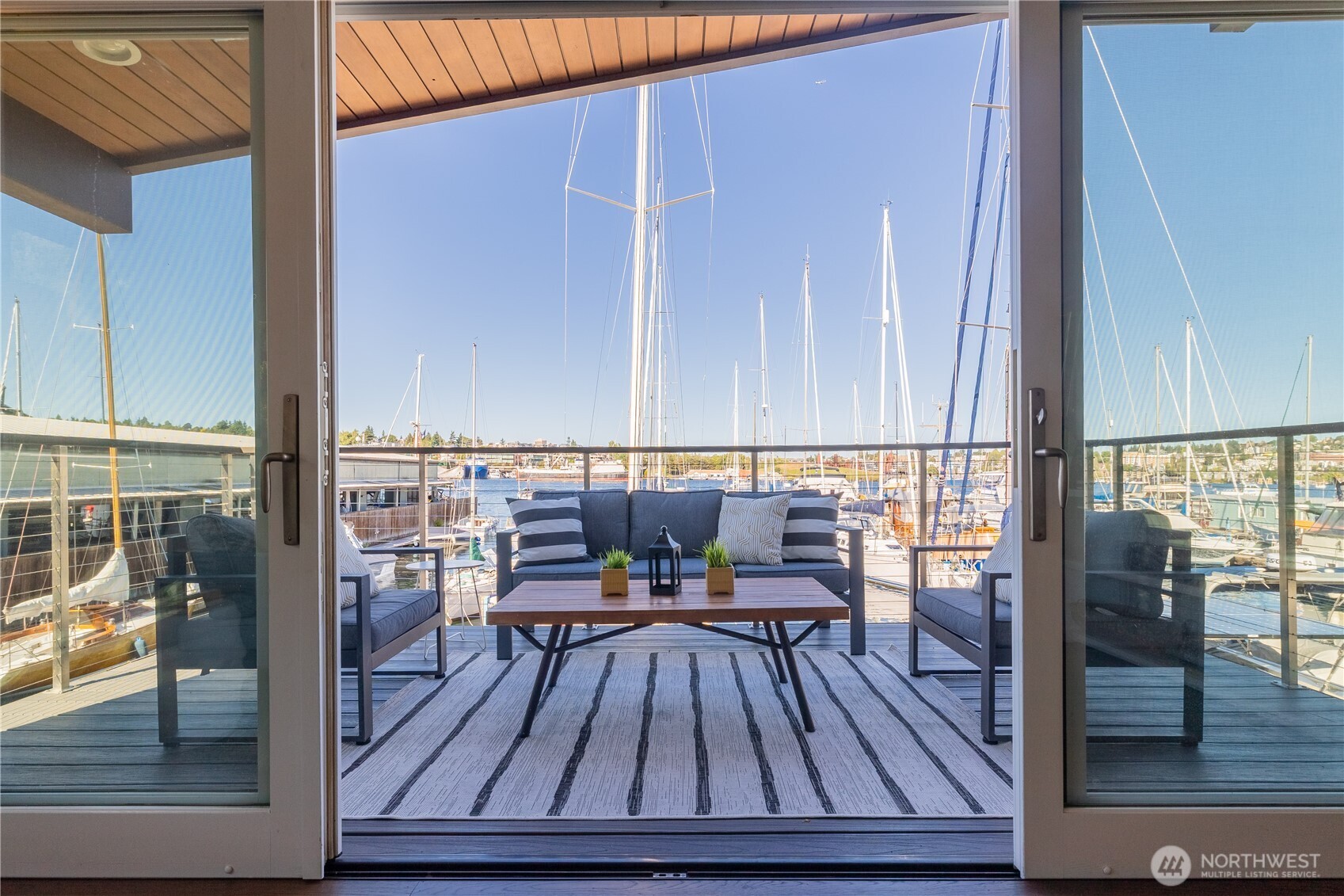 2542 Westlake Avenue N Unit: 5