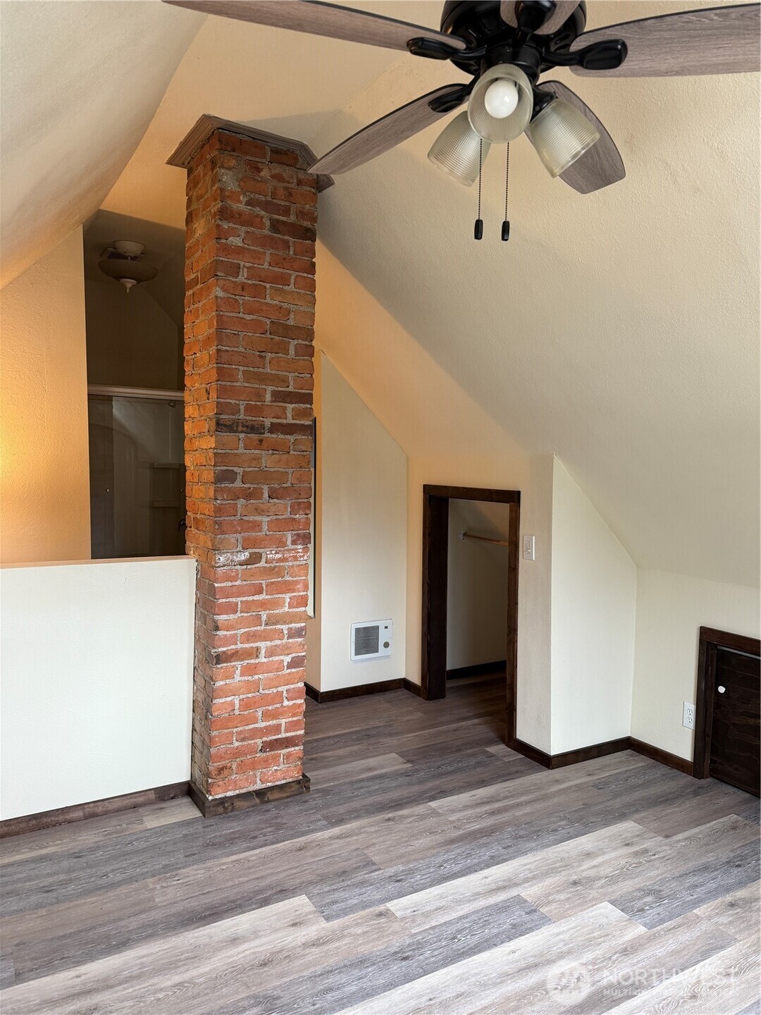 204 W Pennsylvania Avenue Unit: 4