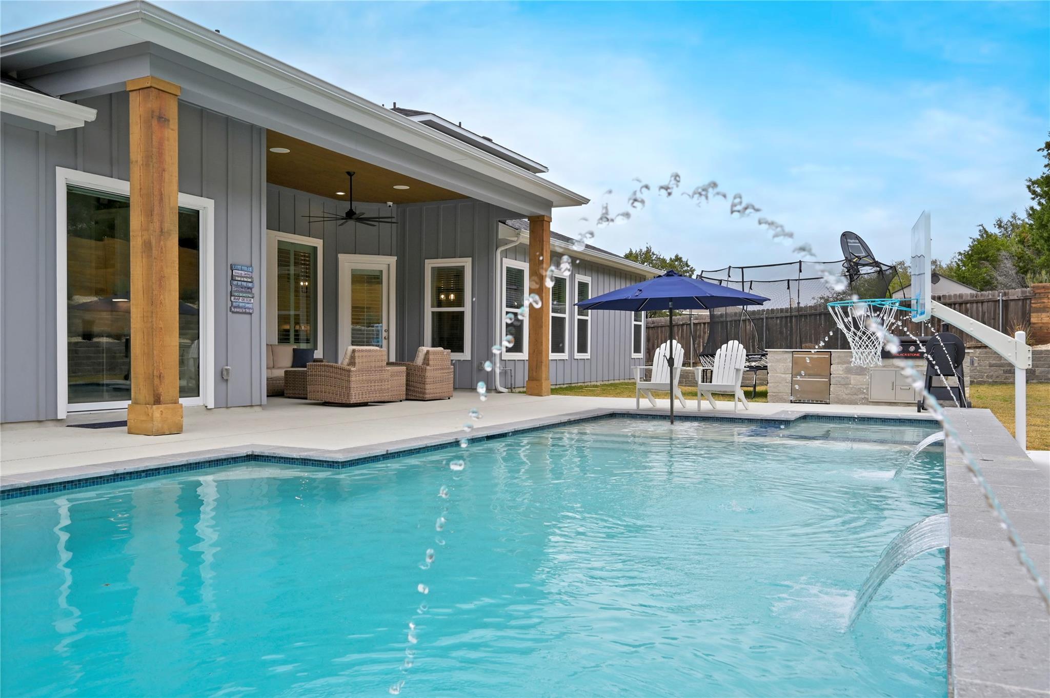 233 Lakefront DR