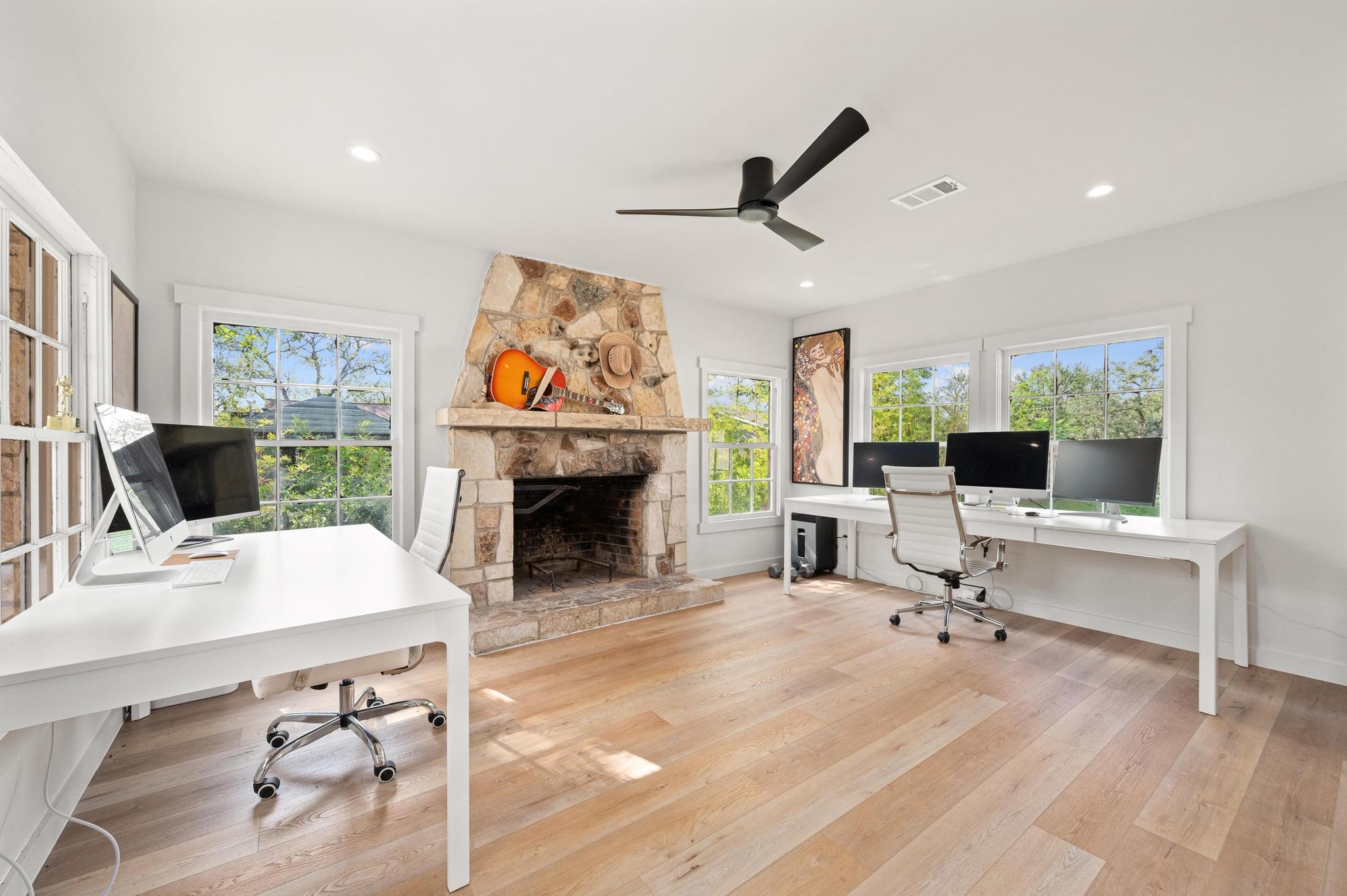 3501 Pecan Springs RD