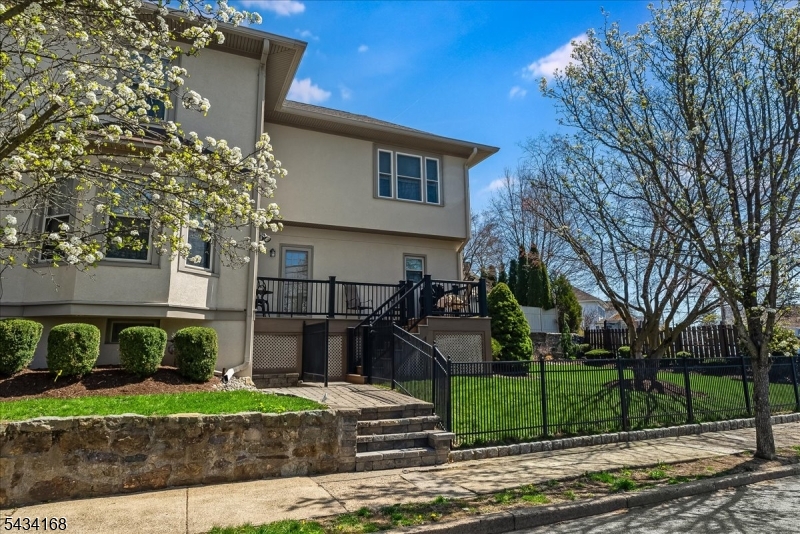 303 Highland Ave