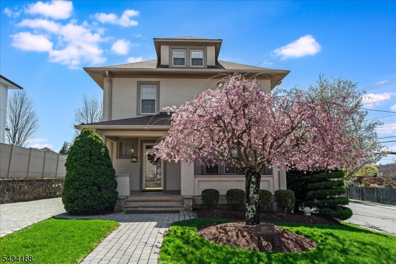 303 Highland Ave