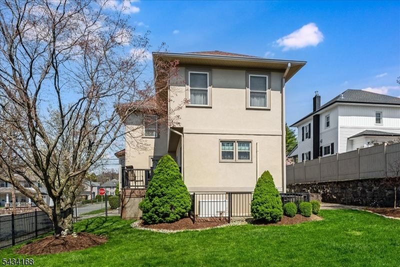 303 Highland Ave