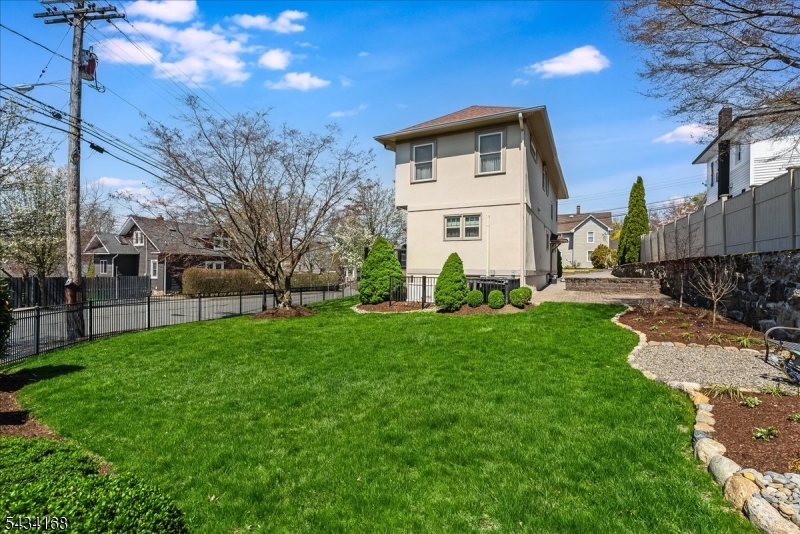 303 Highland Ave