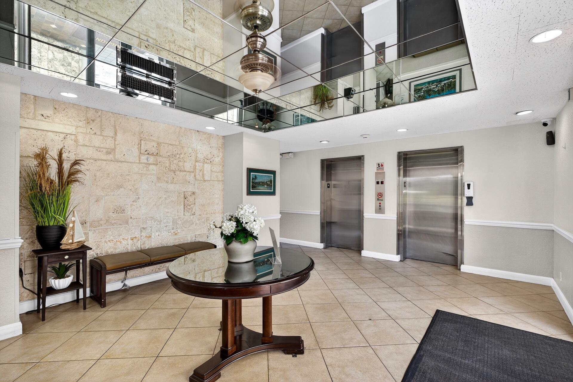 2555 NE 11th Street St NE 202