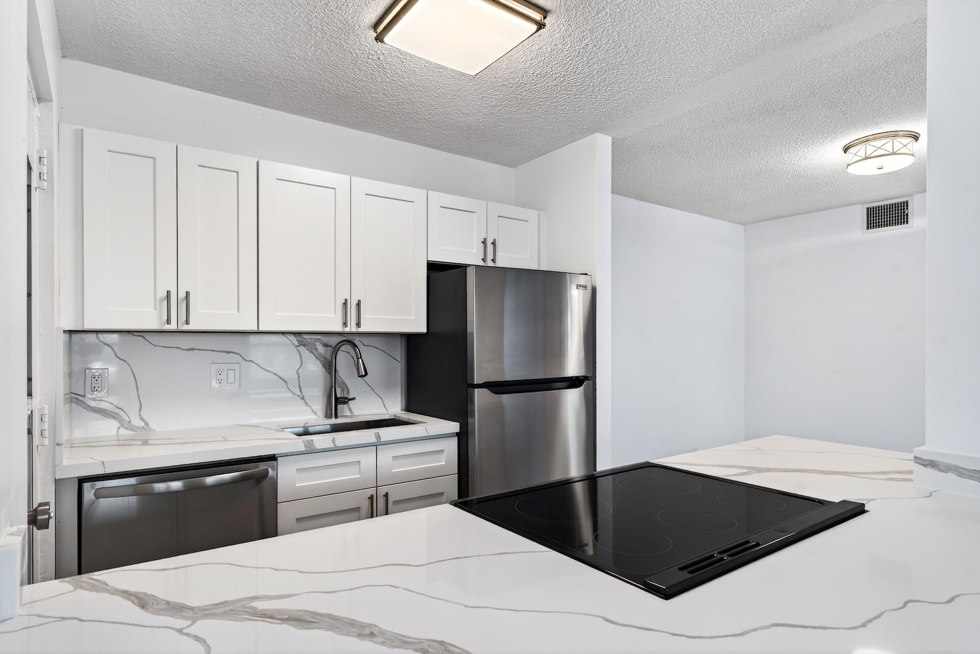 2555 NE 11th Street St NE 202