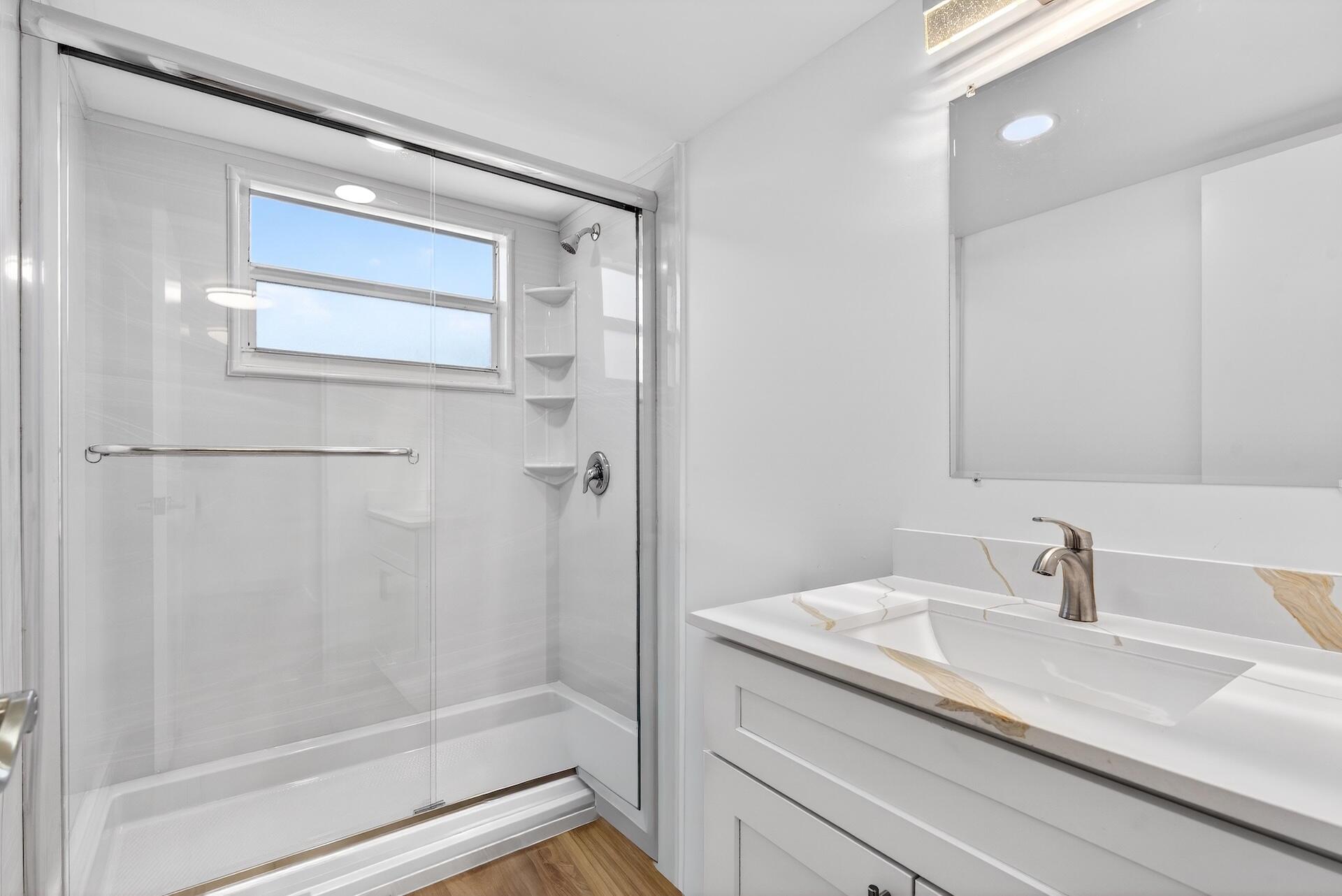 2555 NE 11th Street St NE 202