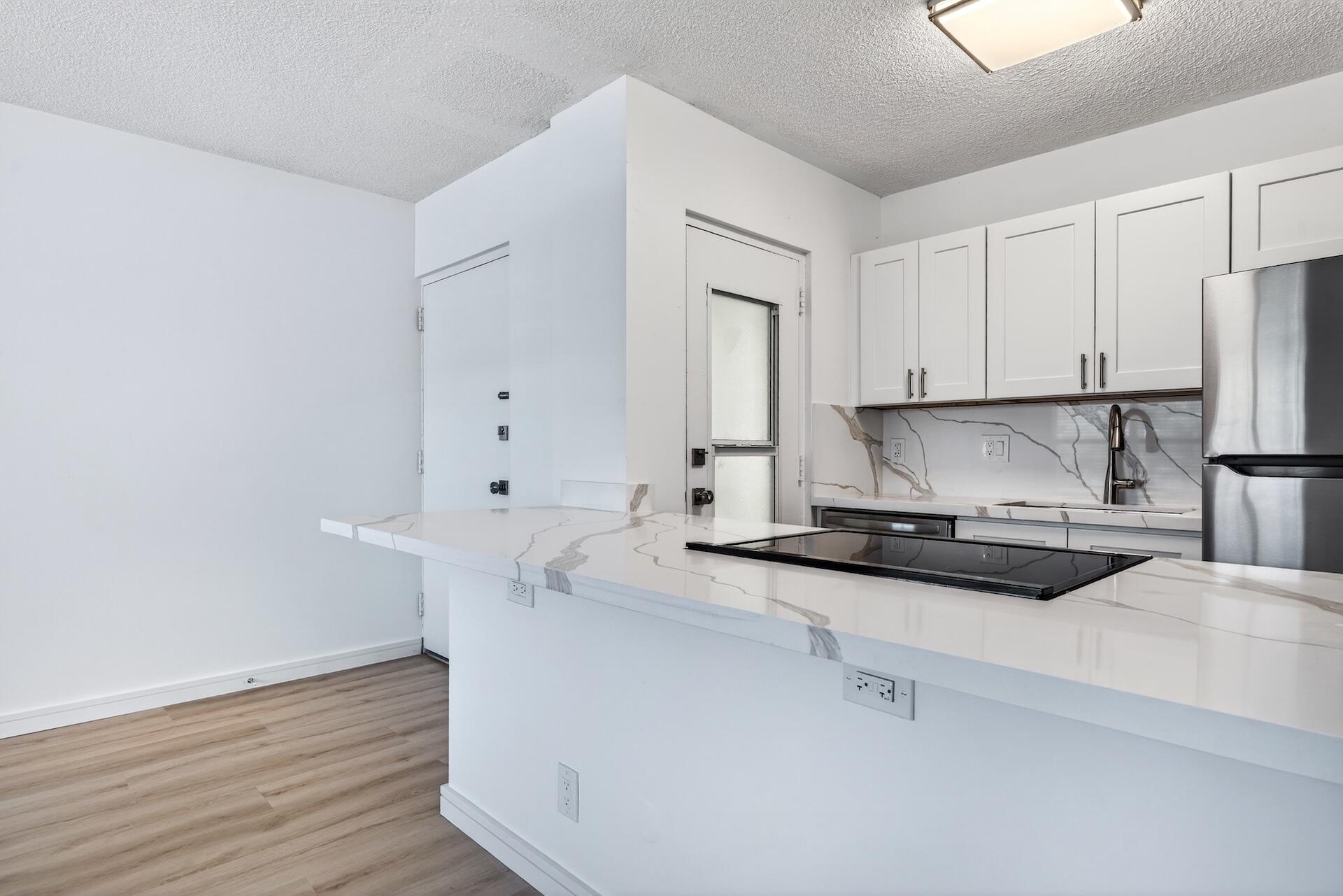 2555 NE 11th Street St NE 202